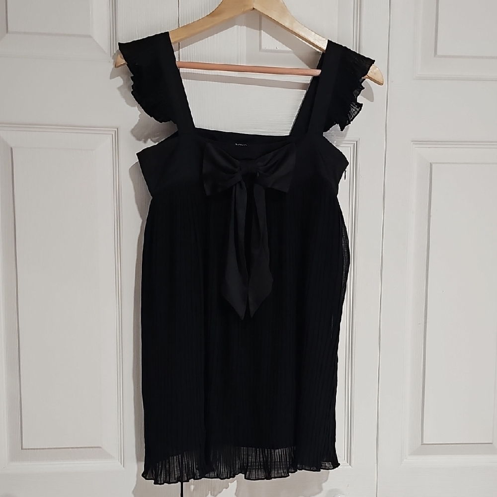 XOXO Black Pleated Bow Front Dress – Size S – Elegant & Feminine